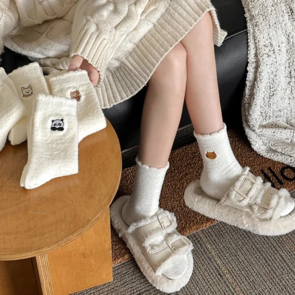 Creamy White Mid-Calf Socks – Thick, Warm, Comfortable & Cute for Autumn and Winter