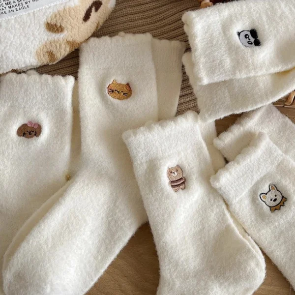 Creamy White Mid-Calf Socks – Thick, Warm, Comfortable & Cute for Autumn and Winter